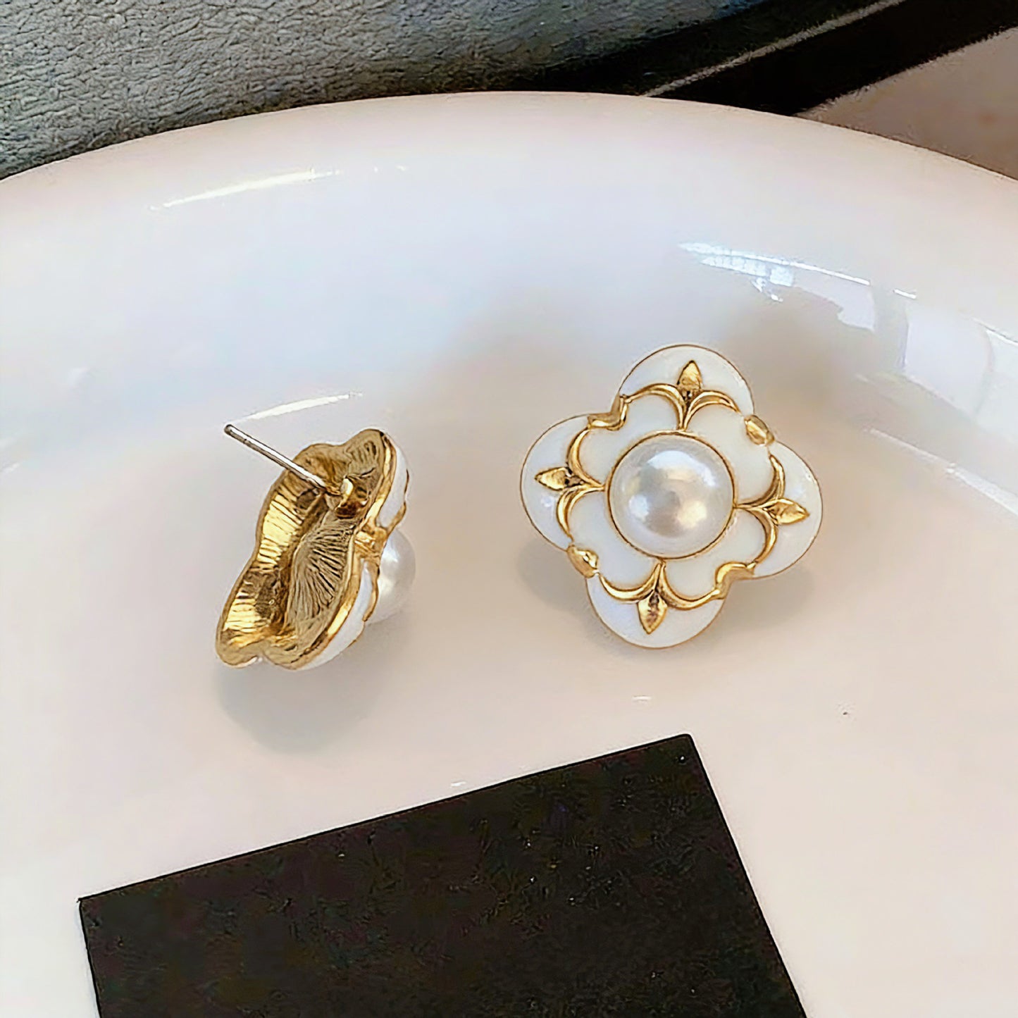 Light Retro Gorgeous Temperament High Sense Ear Stud Earrings