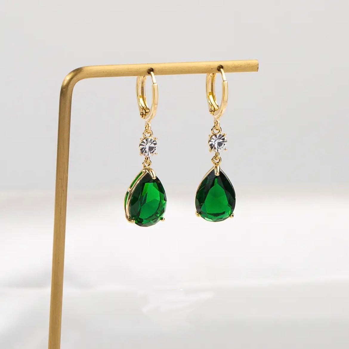 Vintage Court Style Emerald Zircon Water Drop Light Luxury Minority Ear Buckle