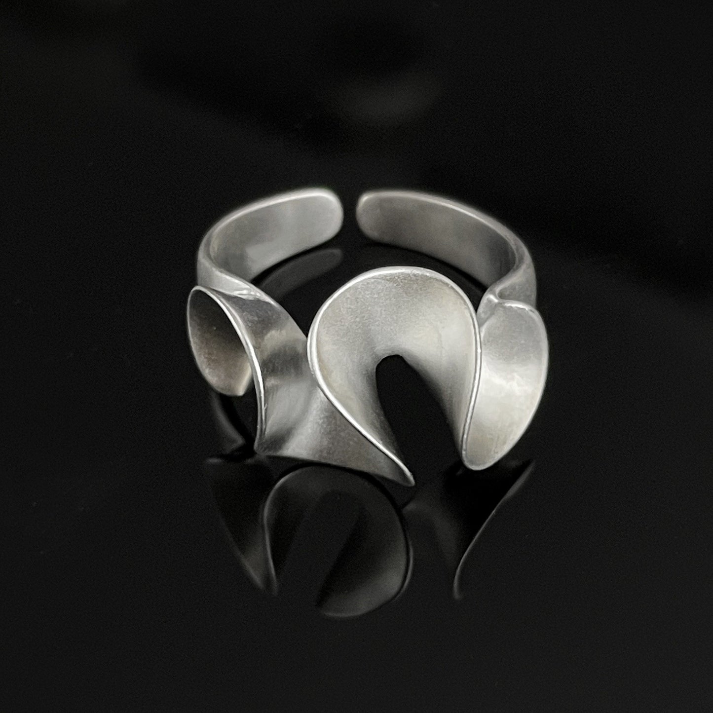 Women's Geometric Fashion Twisted Open-end Personality Hip Rings
