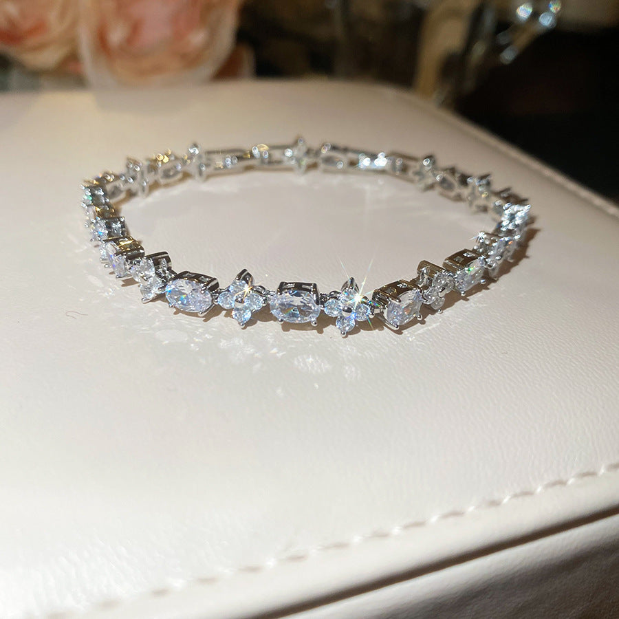 With Diamond Round Exquisite Fashion Retro Unique Design Light Luxury Bracelets
