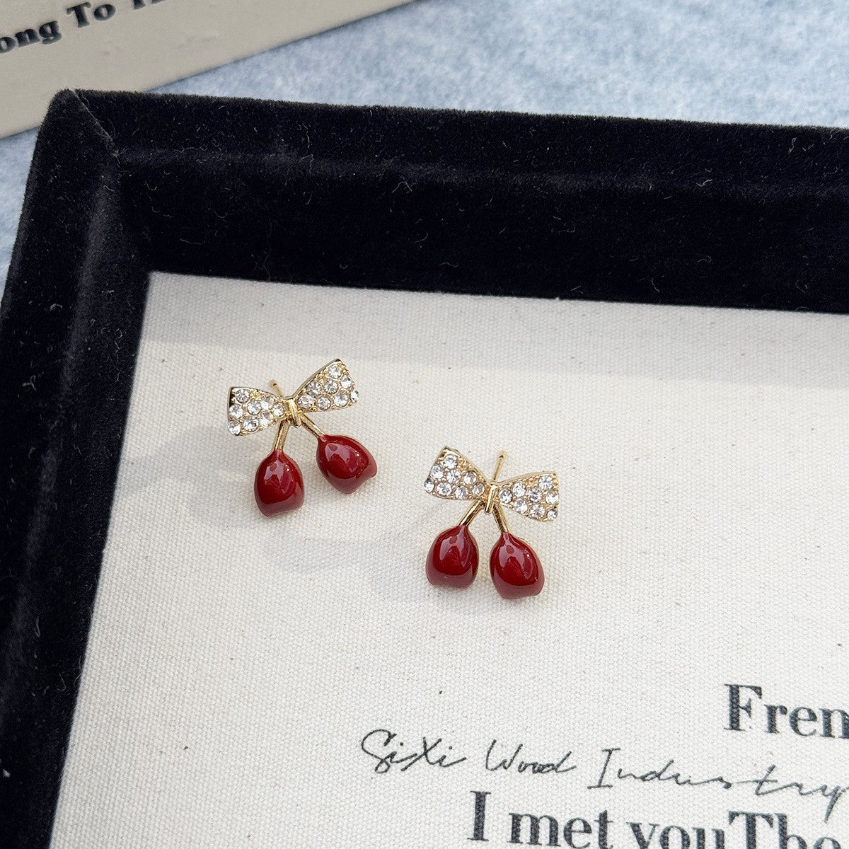 Chinese Red Elegant Retro Cheongsam Match White Earrings