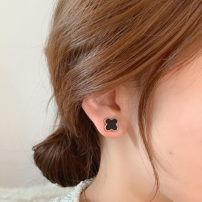 Women's Clover Magnetic Ear Clip High-grade Exquisite Earrings