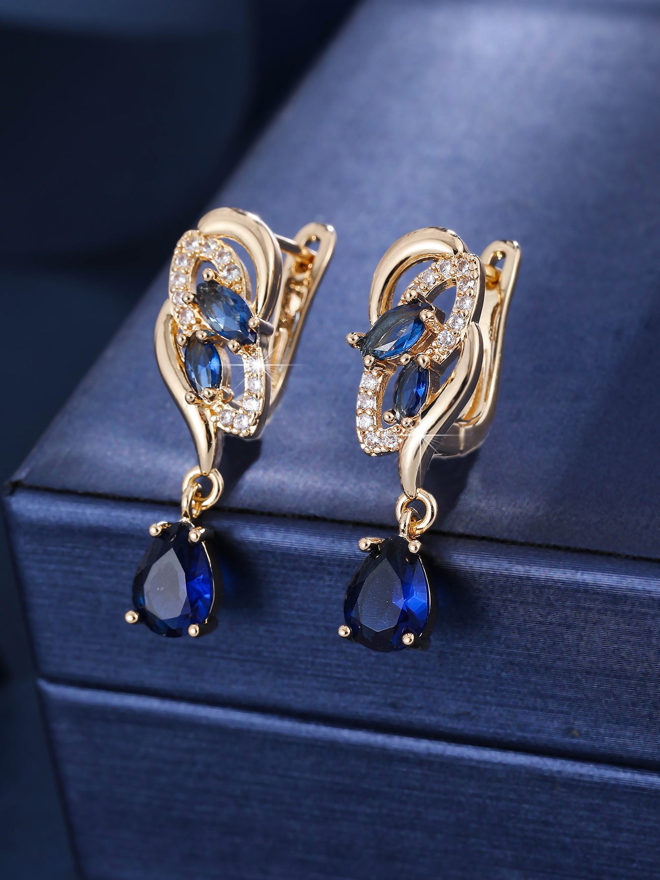 Women's Gorgeous Water Drop Full Inlaid Clip Ear Buckle