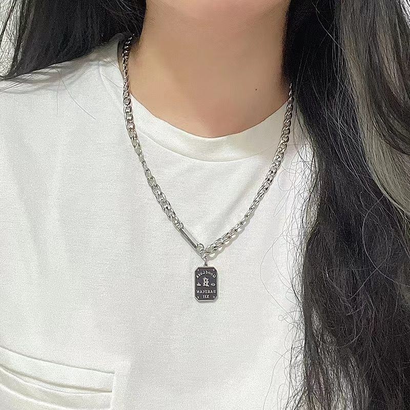 Women's Niche Design Versatile Personality Hip Hop Clavicle Chain Necklaces