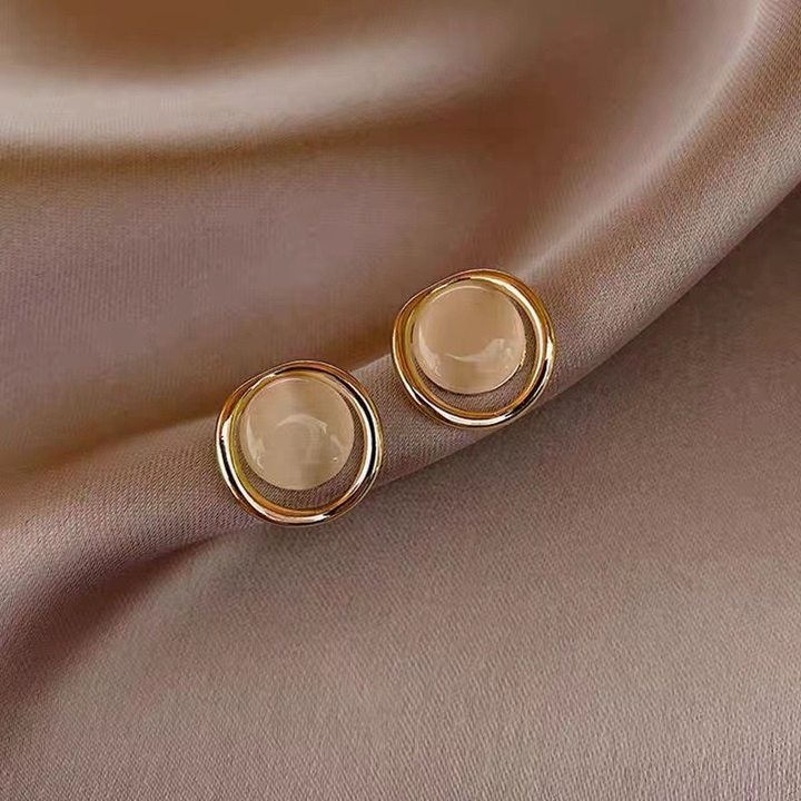 Charming Women's Bow Pearl Light Luxury Earrings