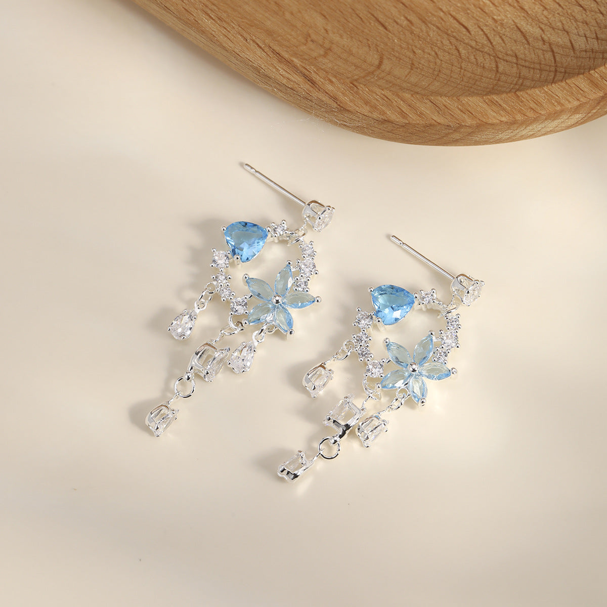 Women's Fantasy Iroha Crystal Exquisite Niche Blue Earrings