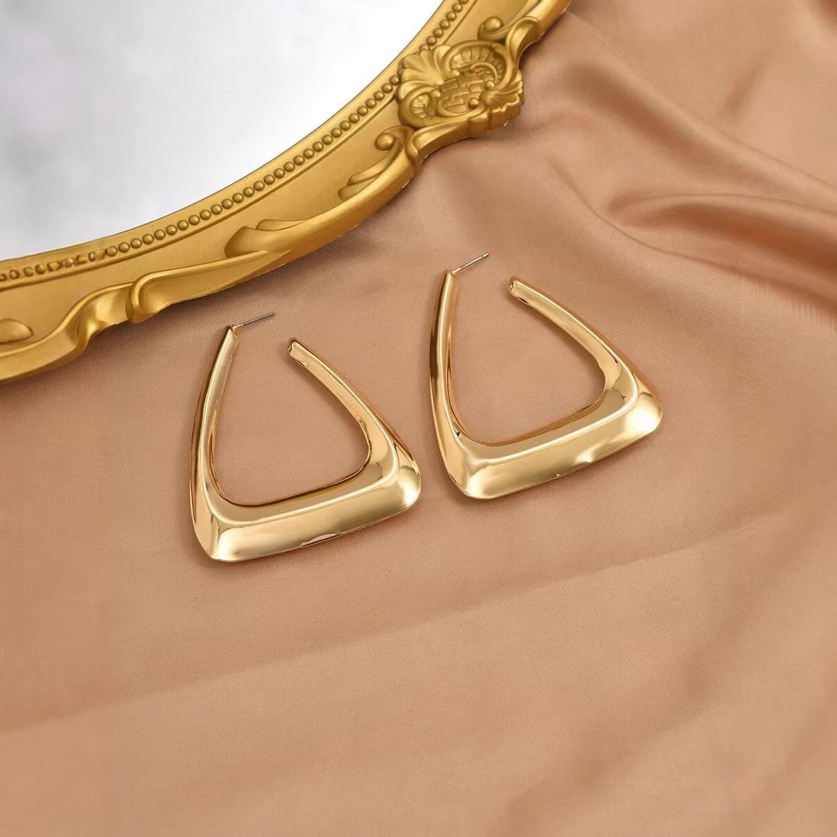 Big Triangle Minority Simple Cold Affordable Luxury Style Earrings