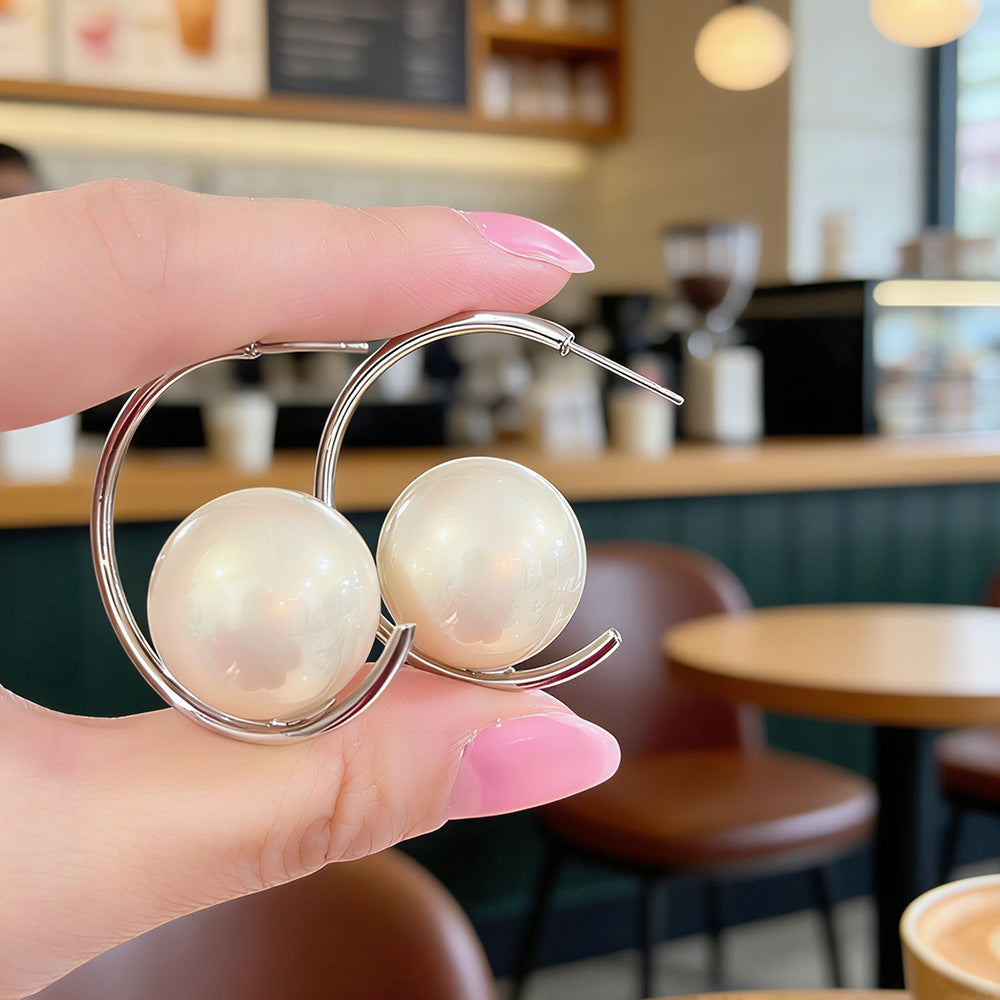 Wife's World Large Pearl Female Niche Earrings