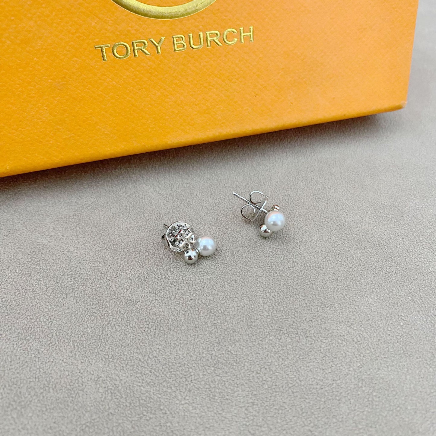 Design English Letters Inlaid Imitation Pearl Stud Earrings