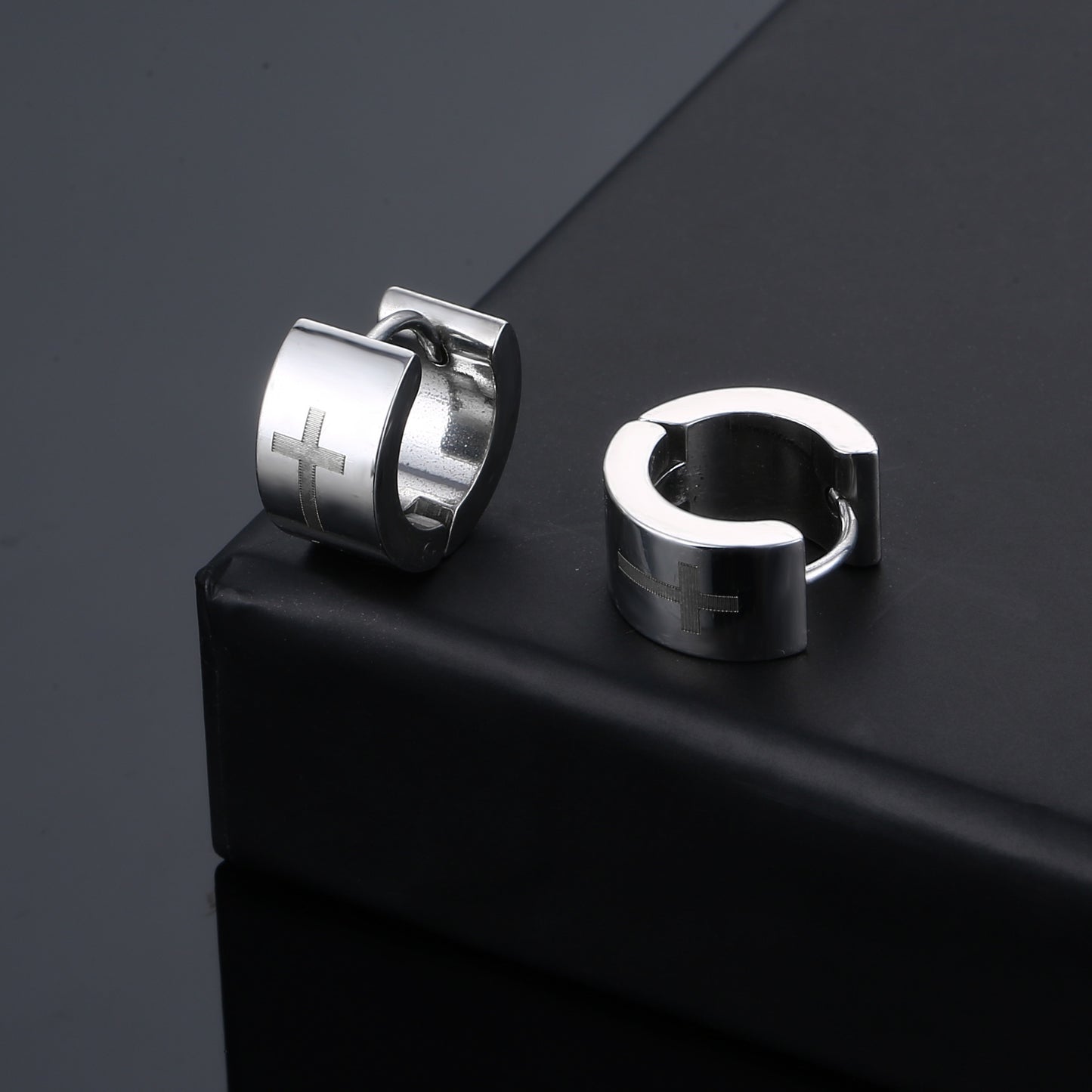 Women's & Men's Trendy Titanium Steel Clip Fashion Ear Buckle