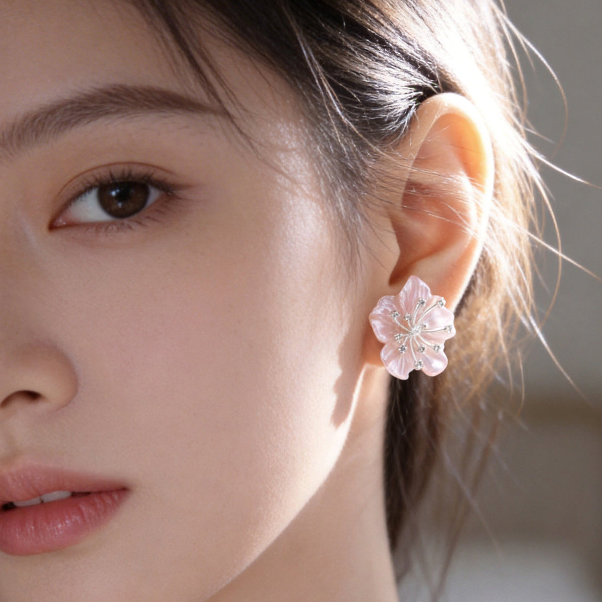 Women's Inlaid Zirconium Elegant Fresh Sweet Princess Style Fashion Peach Stud Earrings
