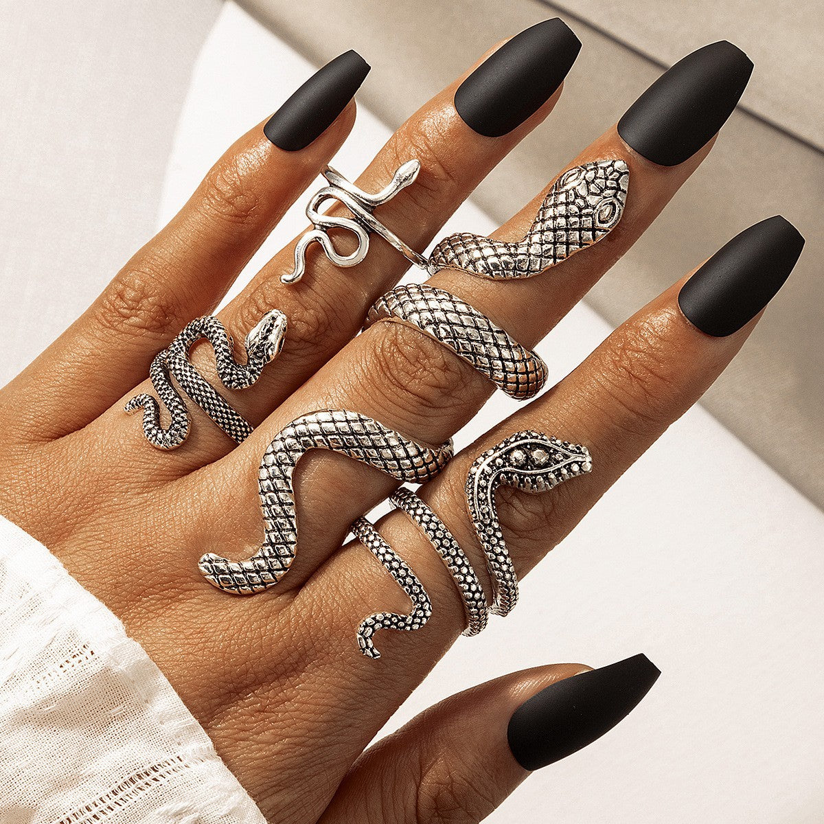Men's Long Cool Handsome Serpentine Punk Snake-shaped Animal Retro Rings