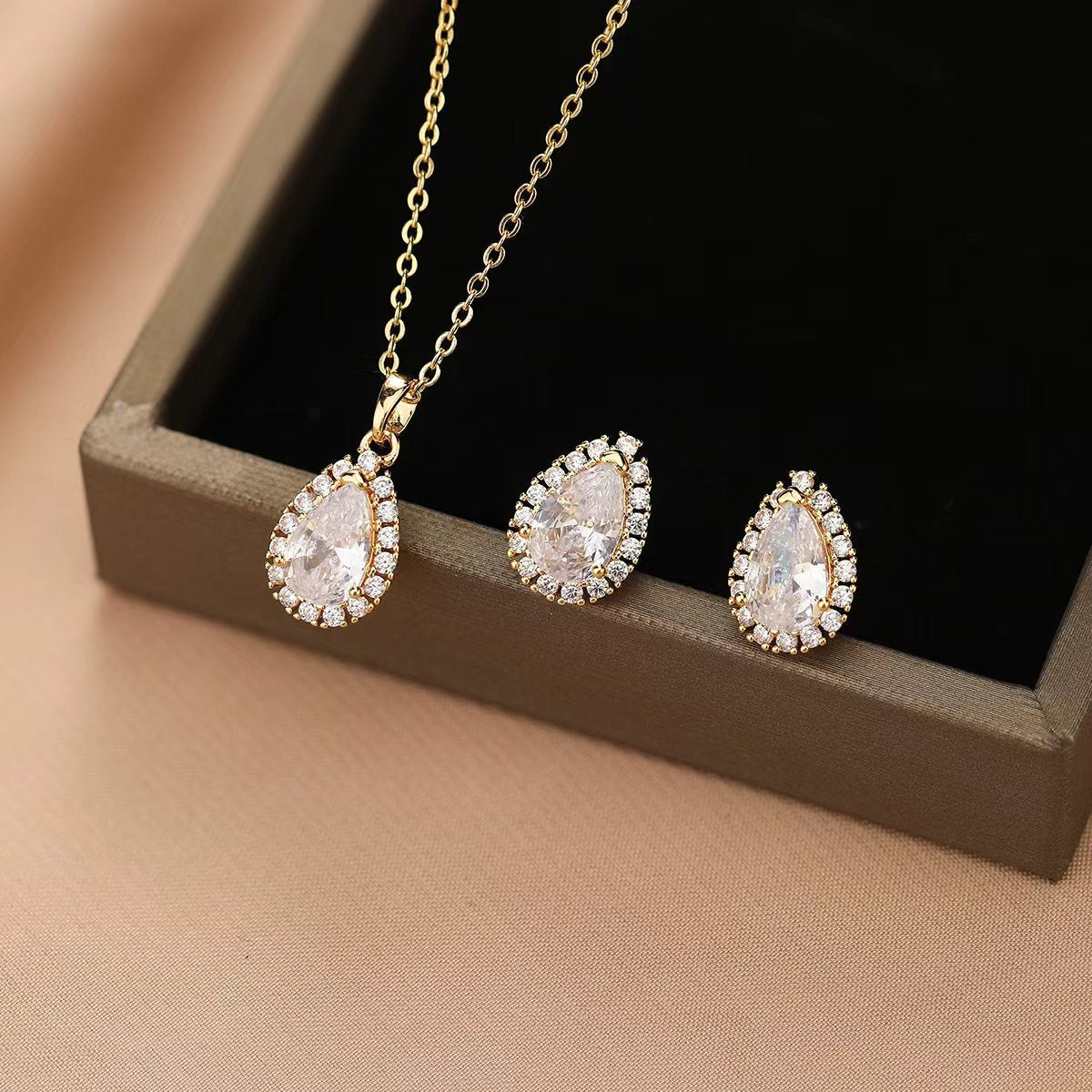 Glamorous Comfortable Two-piece Affordable Luxury Fashion Jewelry Set