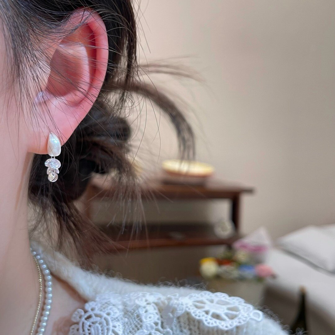 Rhinestone Tassel Minimalist Design Clear Cold Earrings