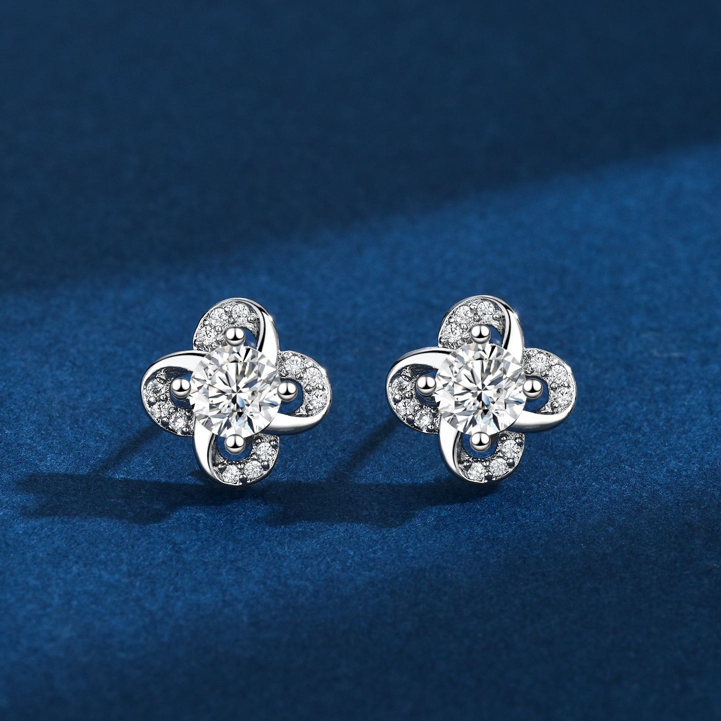 Zircon Hollow Four Leaf Clover Ear Female Starry Stud Earrings