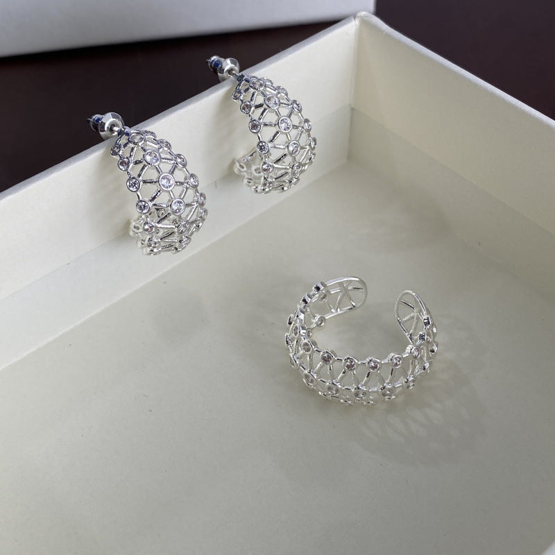 Star Weaving Hollow Ear Shaped Female Design Earrings