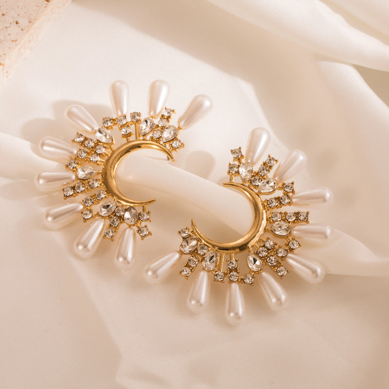Women's Temperament Entry Lux High-grade Pearl Alloy Shaped Earrings