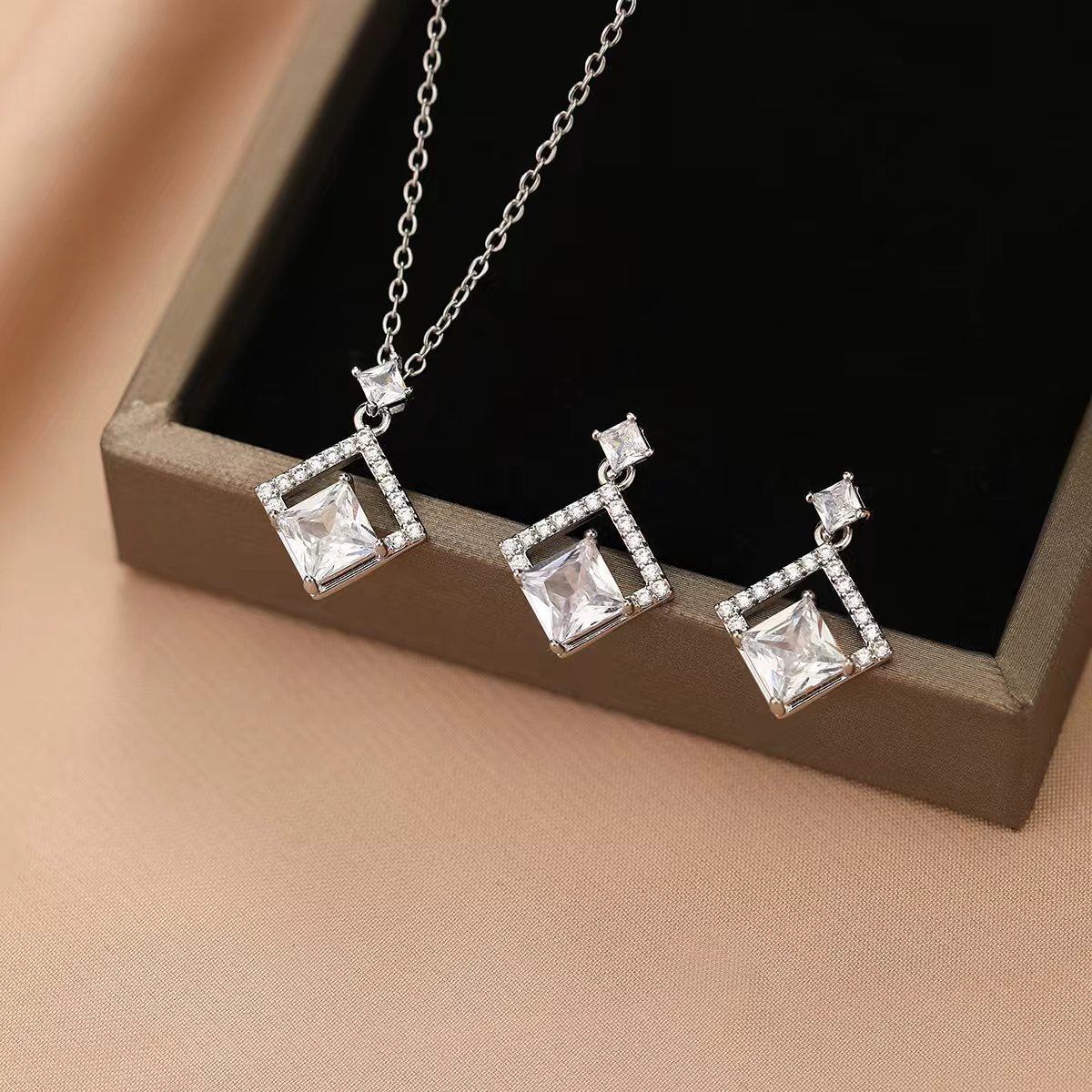 Glamorous Comfortable Two-piece Affordable Luxury Fashion Jewelry Set