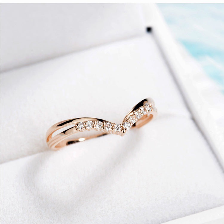 Rose Gold V-shaped Copper Inlaid Zircon Crystal Ladies Fashion Gang Ring