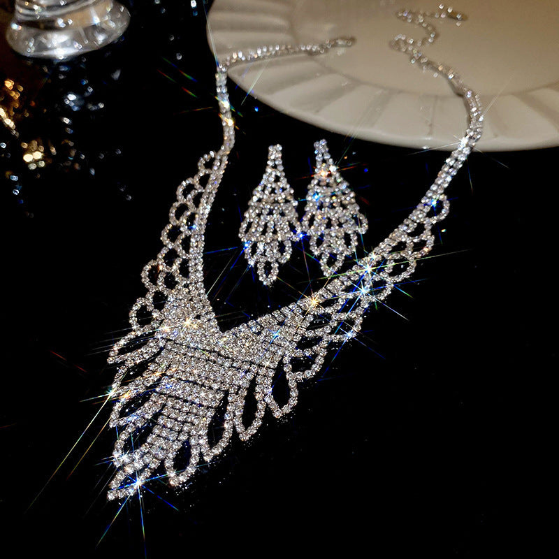 Set Graceful Fashionable High-grade Sweater Chain Light Luxury Cold Necklaces