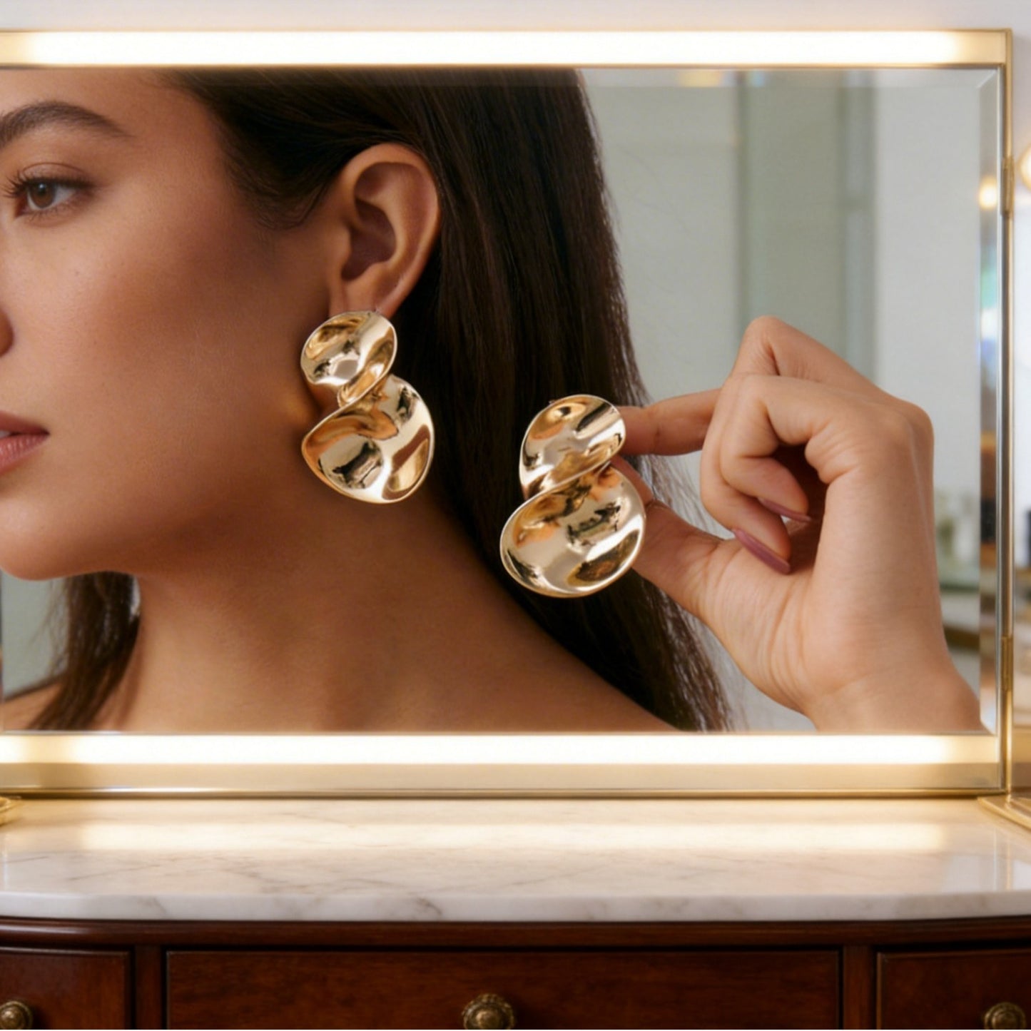 Women's Exaggerated Texture Three-dimensional Pleated Ladies Design Stud Earrings