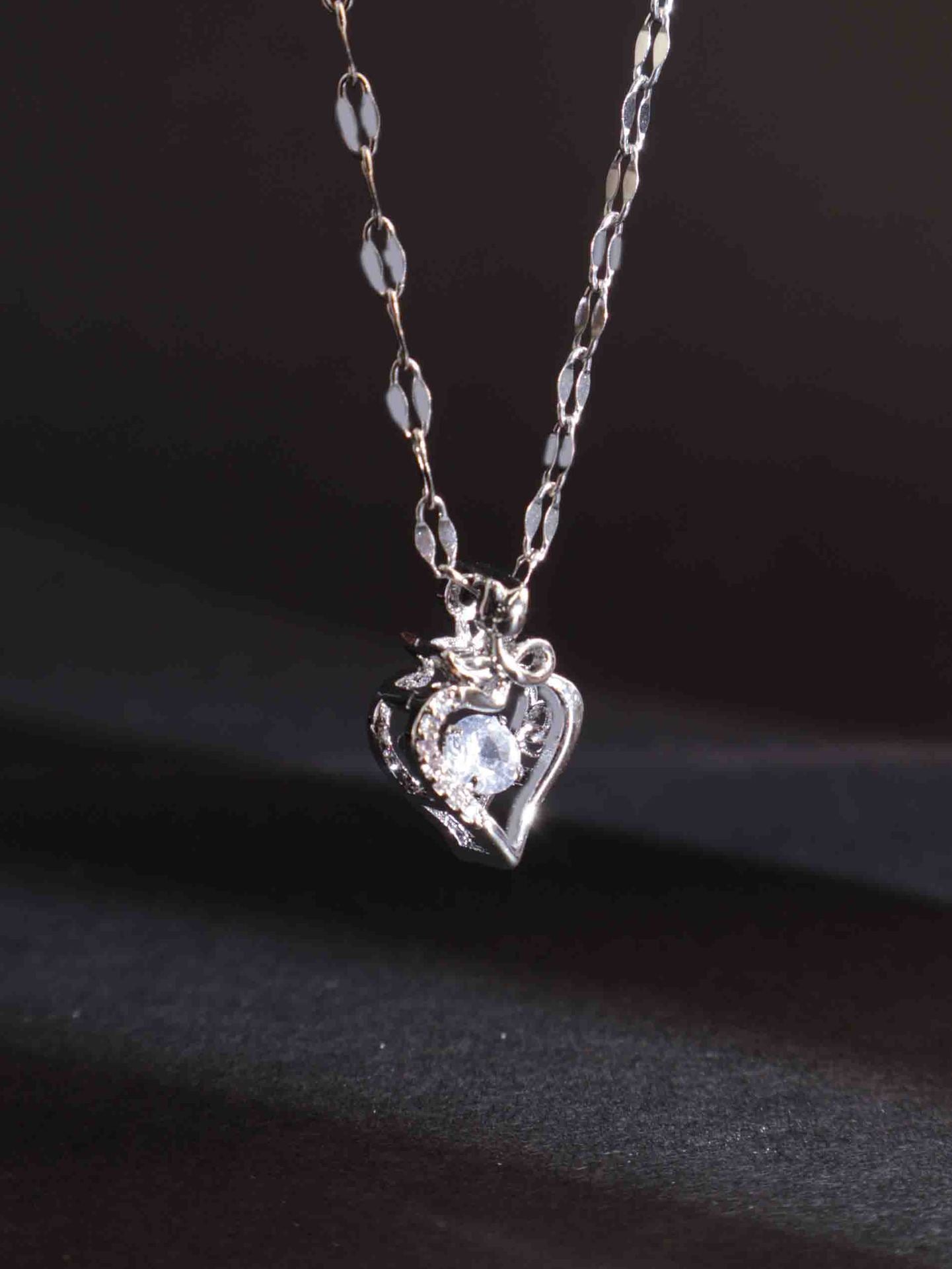 Female Summer Smart Heart Fashion High Sense Titanium Necklaces