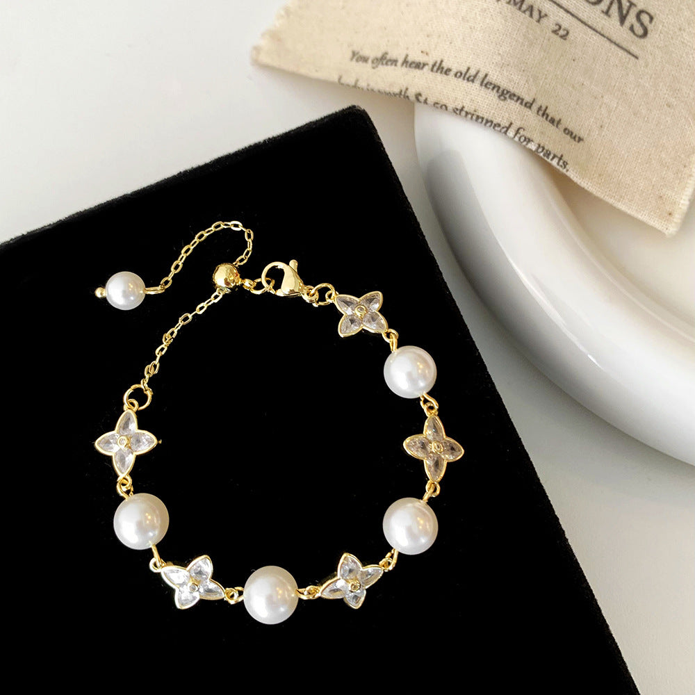 Women's Inlay Fritillary Four-leaf Flower Pull-out Light Luxury High-grade Bracelets