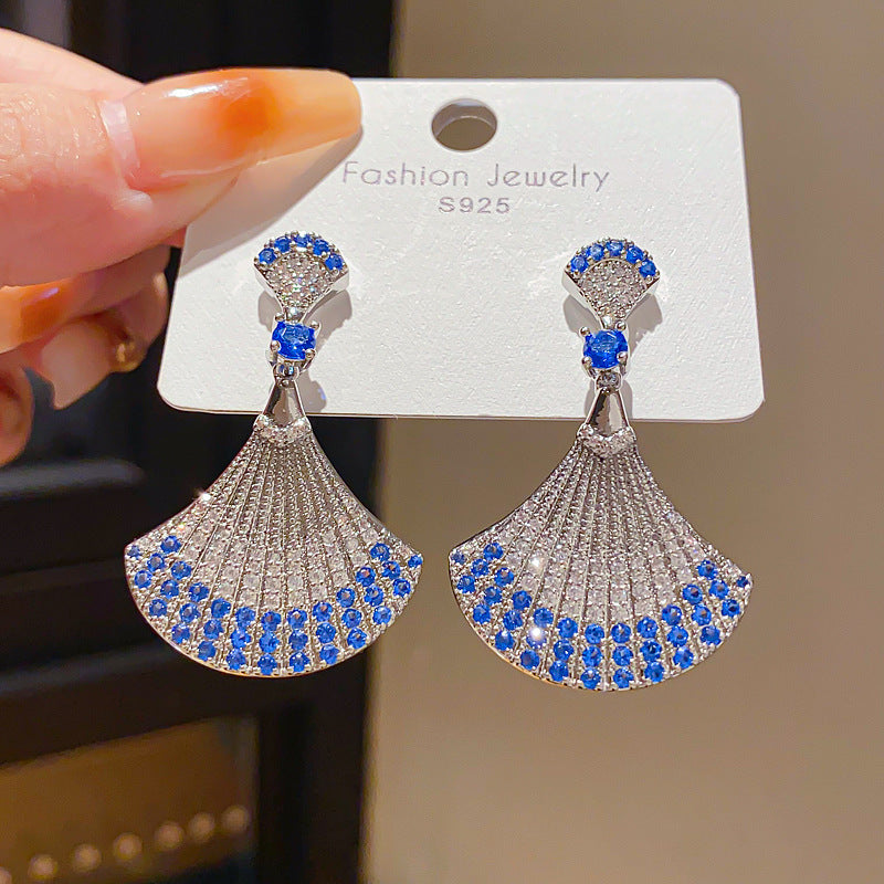 Women's Sier Needle Zircon Spiral Texture Retro Pendants
