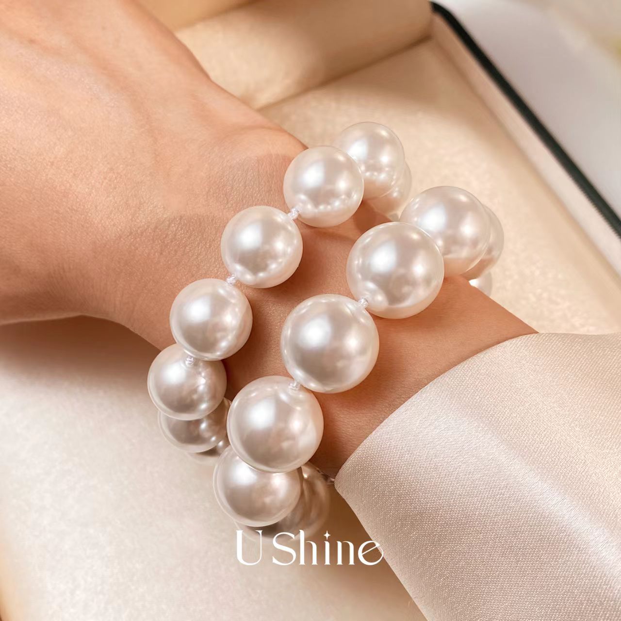 Women's Oversized Pearl Large Particle Round Imitation Elegant Banquet Bracelets