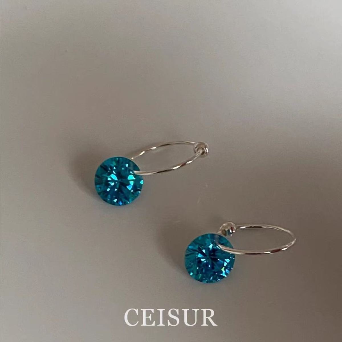 Women's Personality Cold Feeling Shiny Diamond Simple Design Earrings