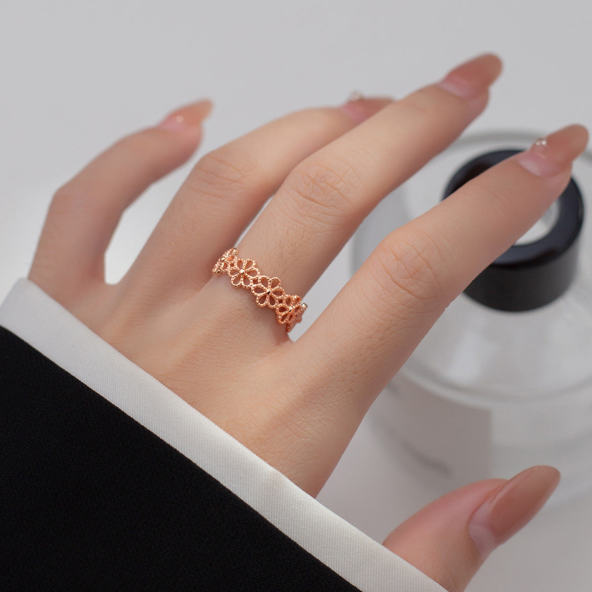 Women's Hand-woven Sweet Cutout Flower Exquisite Lace Rings