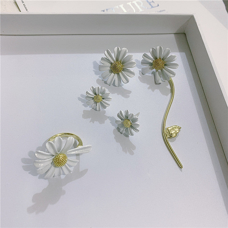 Korean Popular Trendy Little Daisy Open Elegant Lady Earrings