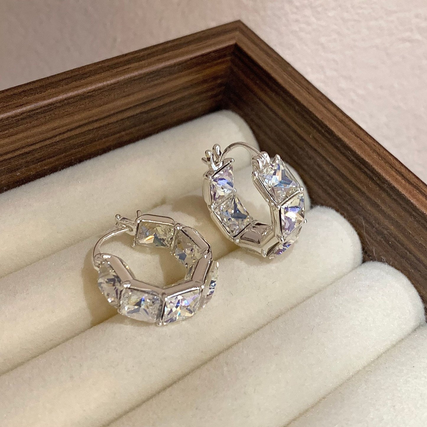 Light Luxury Blue Zircon Square Clip Ear Buckle