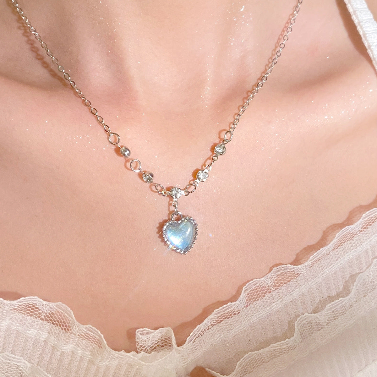 Colorful Moonstone Love Female Niche High-grade Light Luxury Clavicle Necklace