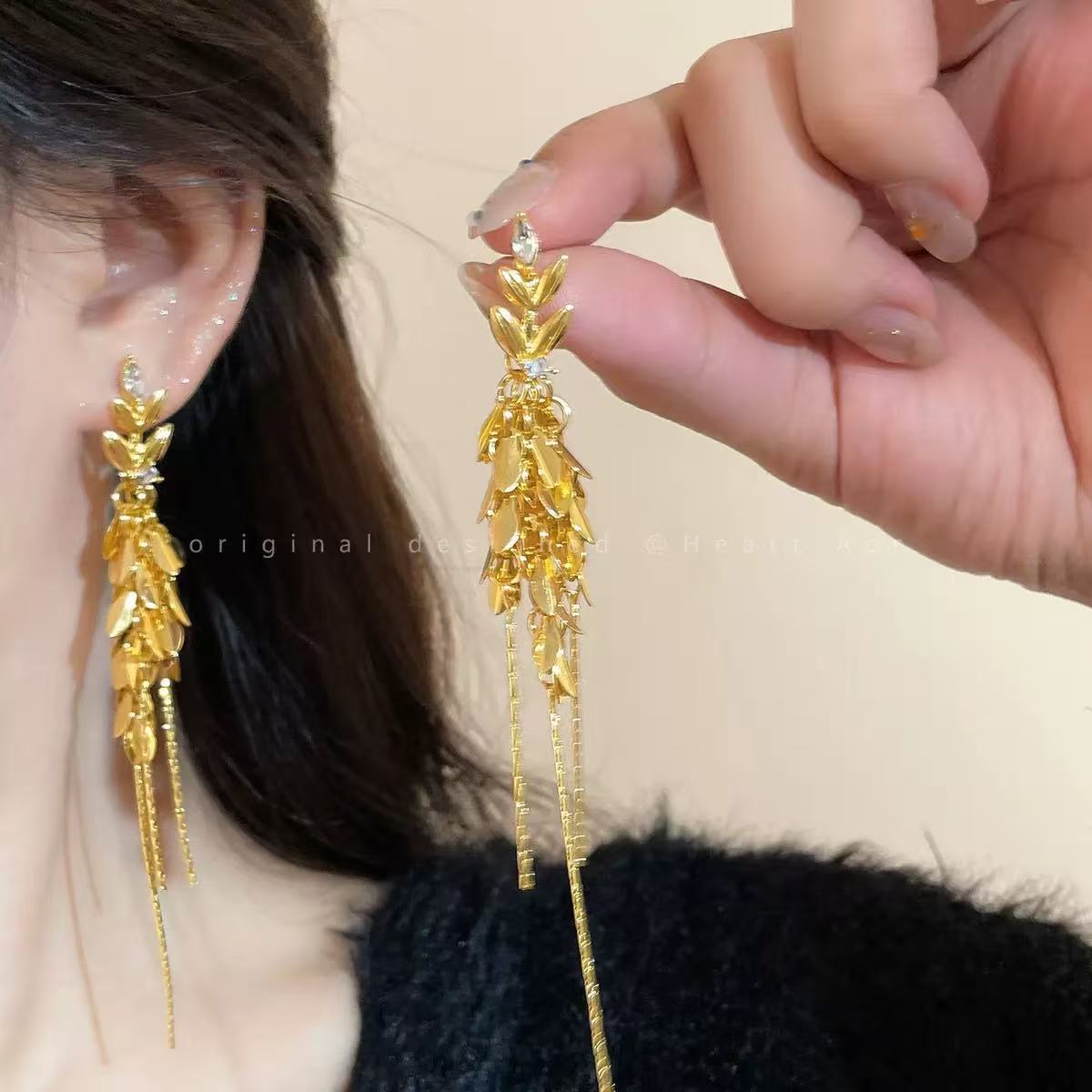 Women's Exaggerated Geometry Metal Circle Tassel Light Luxury High-grade Elegant Ear Earrings