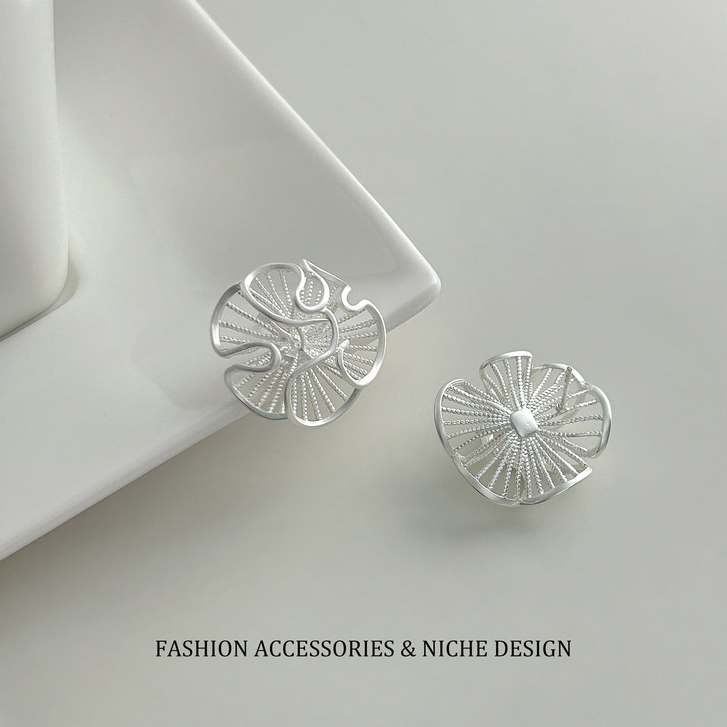 Pleated Hollow Flower Delicate Temperamental Minority Earrings