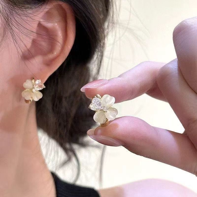 Ear Clip Light Luxury Minority Fashion Elegant Delicate Earrings