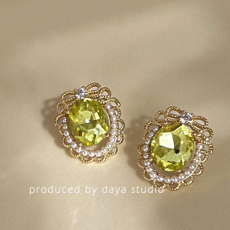 Women's Retro Olive Green Rhinestone Oval Light Luxury High-grade Design Fairy Earrings
