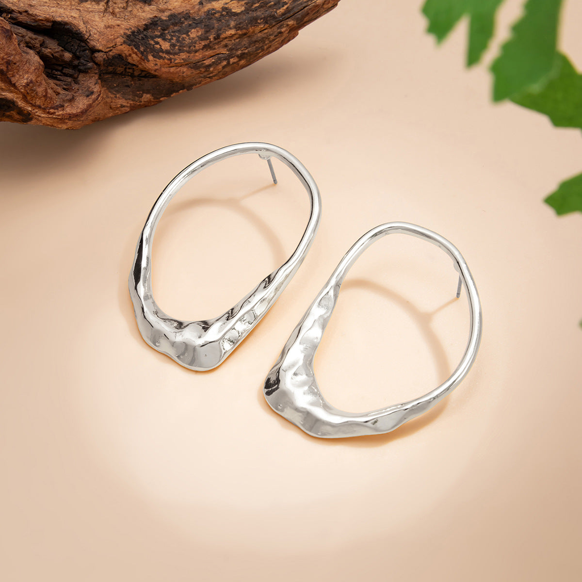 Women's Snake-shaped Twisted Long For Dignified Hollow Geometric Shaped Stud Earrings