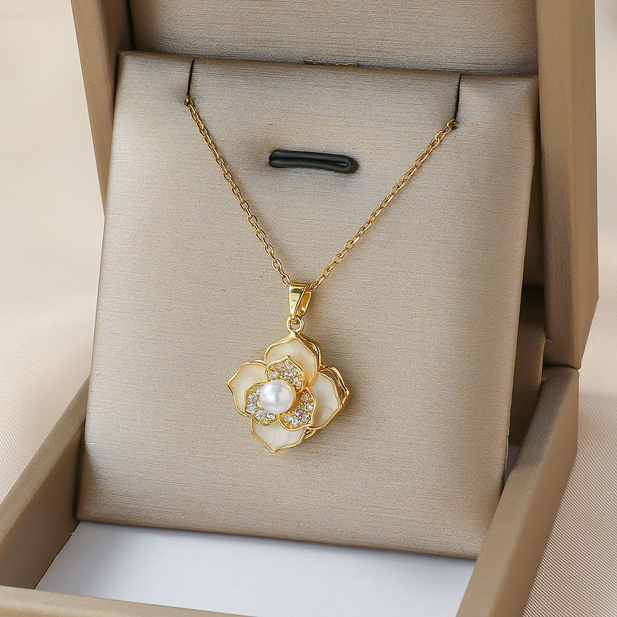 Women's Camellia Drop Oil Vintage Flower Rotating Design Degrees Clavicle Necklace