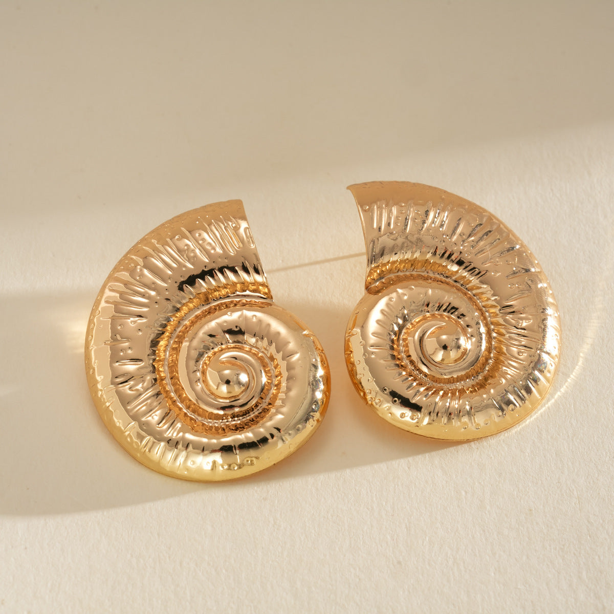 Geometric Cut Heart-shaped Oval Irregular Design Versatile Light Stud Earrings